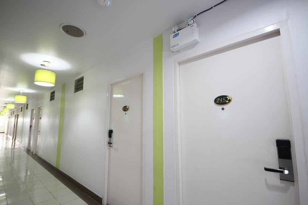 Preme Hostel Bangkok Buitenkant foto