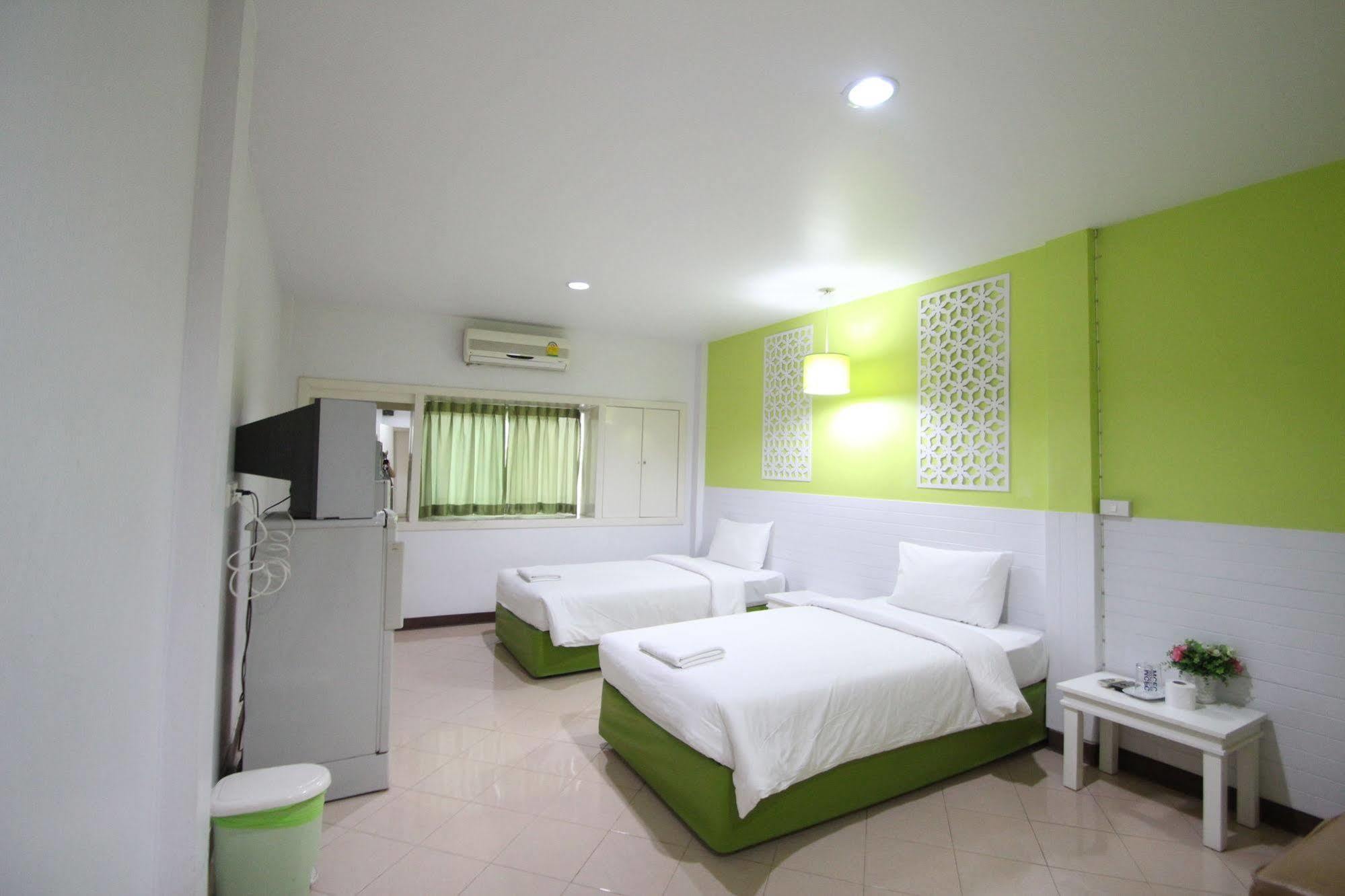 Preme Hostel Bangkok Buitenkant foto