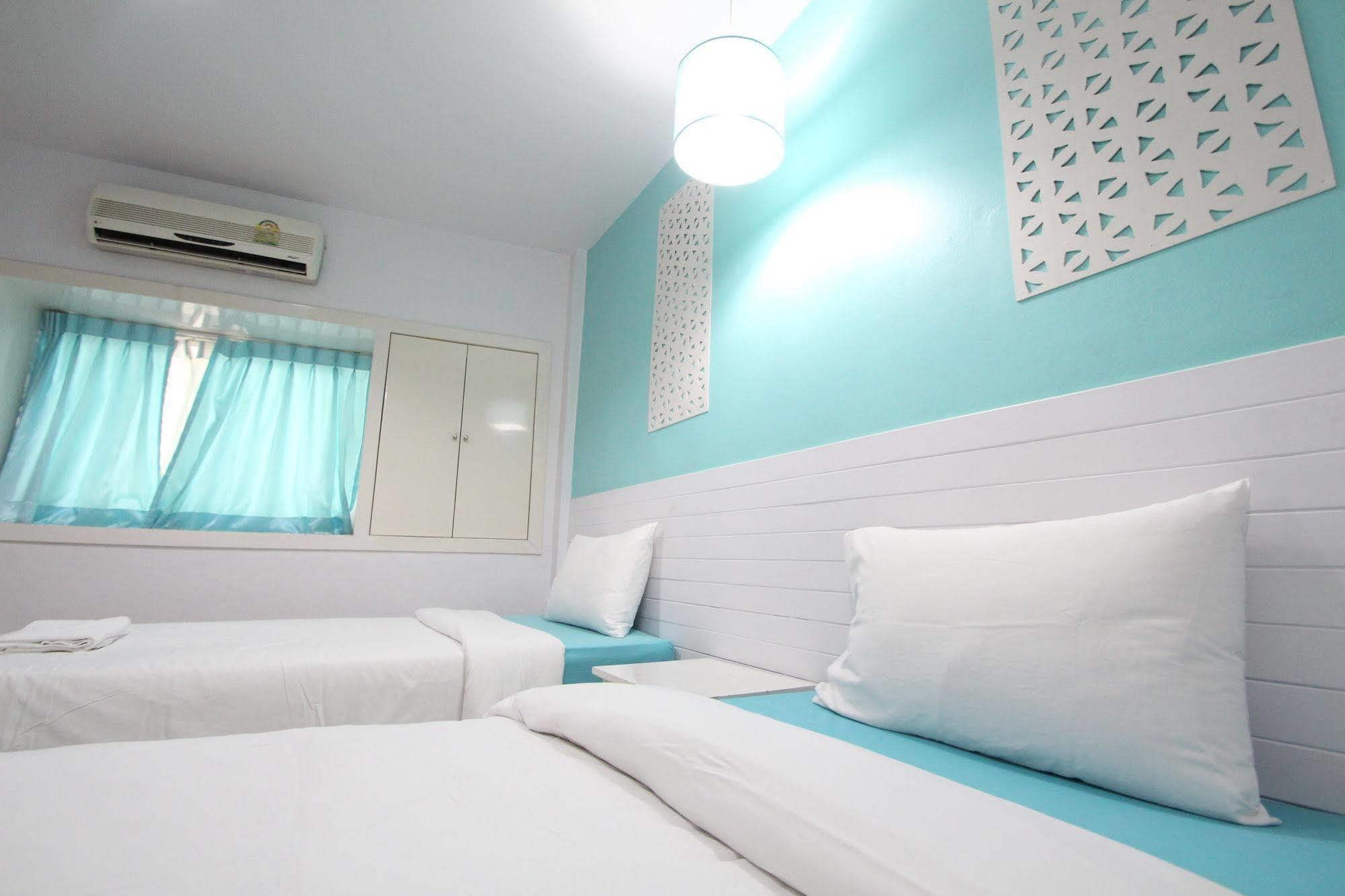 Preme Hostel Bangkok Buitenkant foto