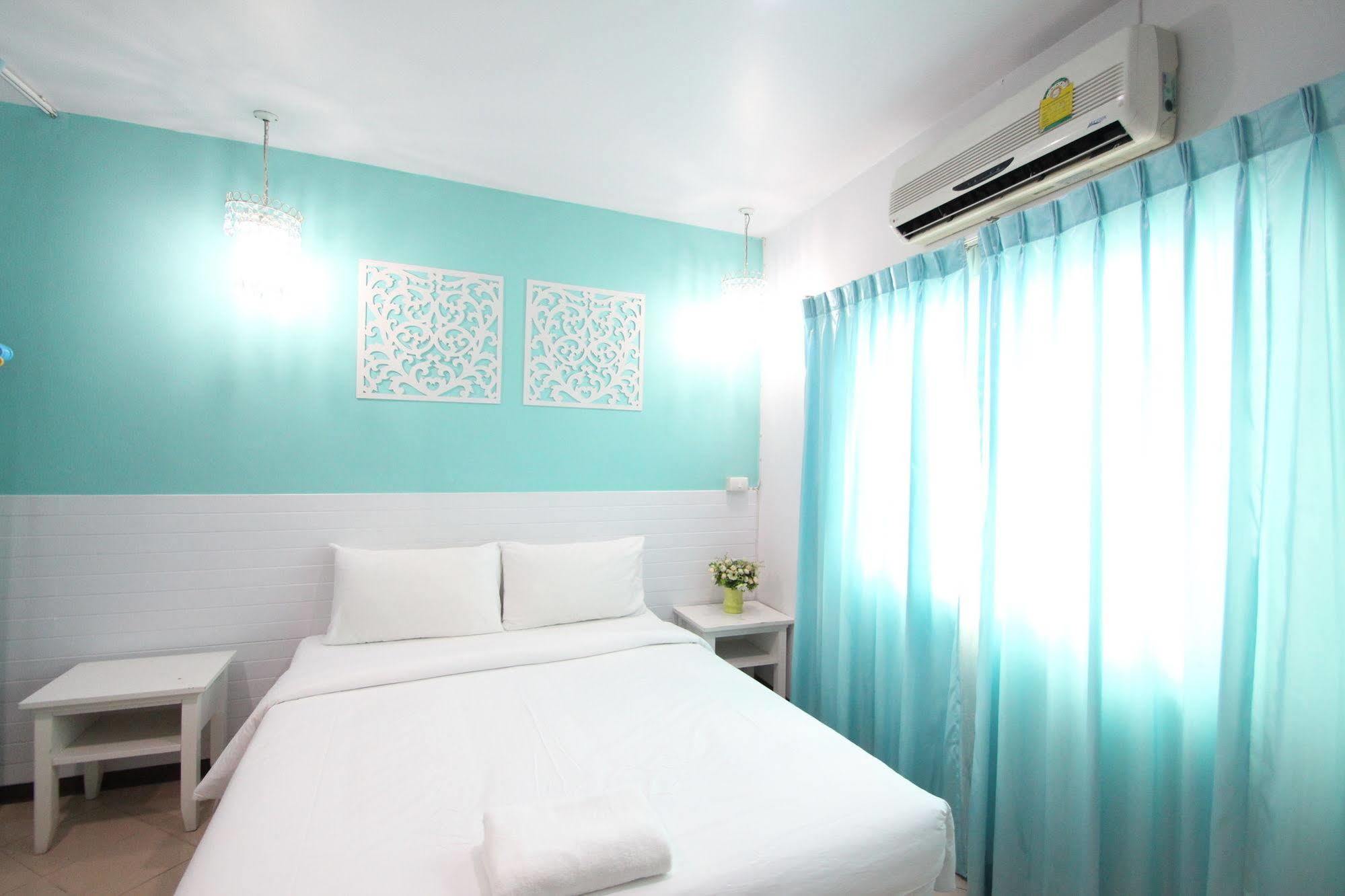 Preme Hostel Bangkok Buitenkant foto