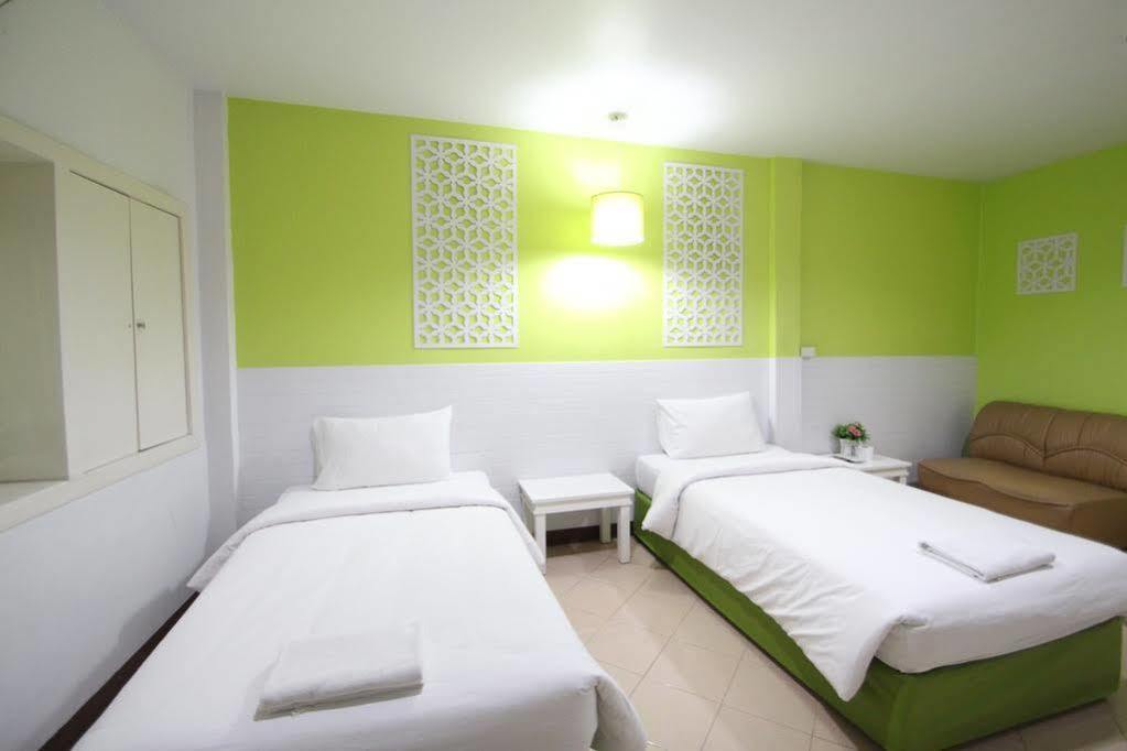 Preme Hostel Bangkok Buitenkant foto